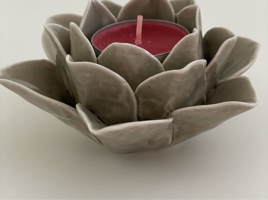 Porta velas em vidro e em porcelana