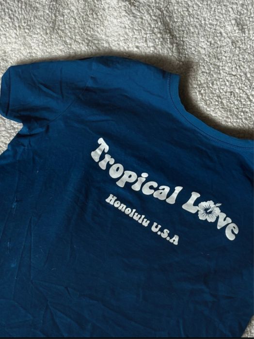 granatowy t-shirt z nadrukiem