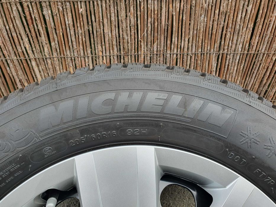 4x Oryginalne koła 16-stki VW 5x112 Michelin 205/60/16 92H 8,1mm 2022r.