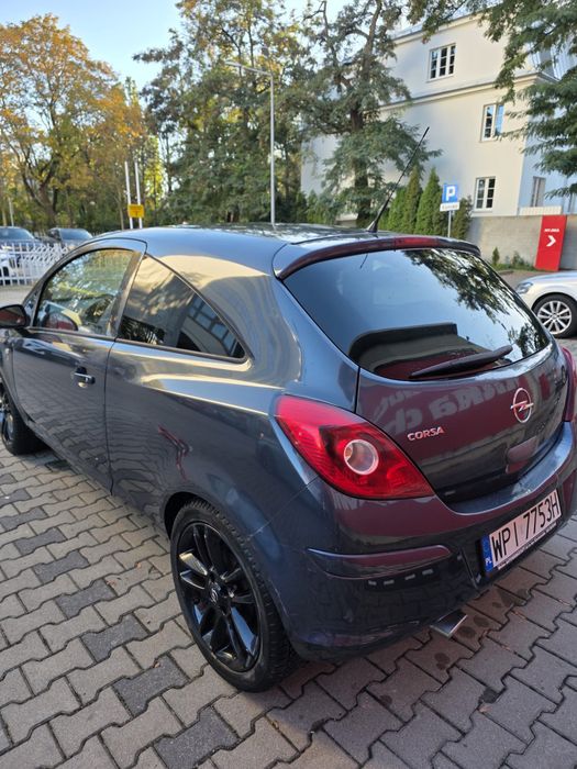 Opel corsa D benzyna 2010