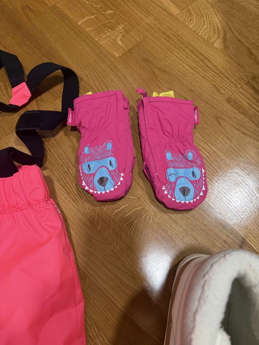 Calças, botas e luvas neve