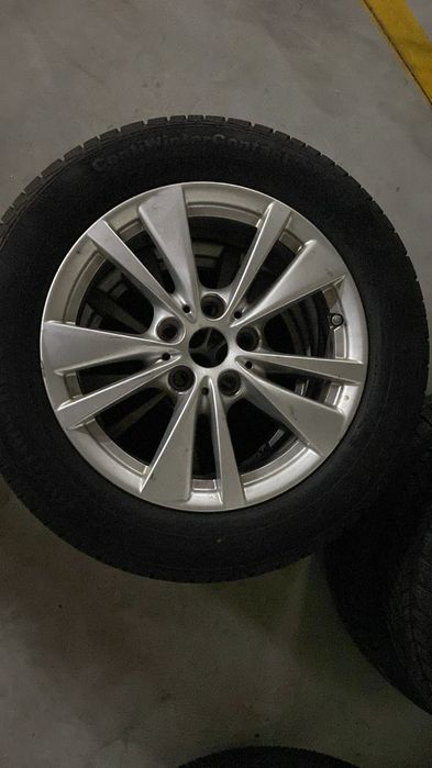 Vendo 4 jantes BMW 216d originais com pneus novo
Medidas 205/55 R16
Va