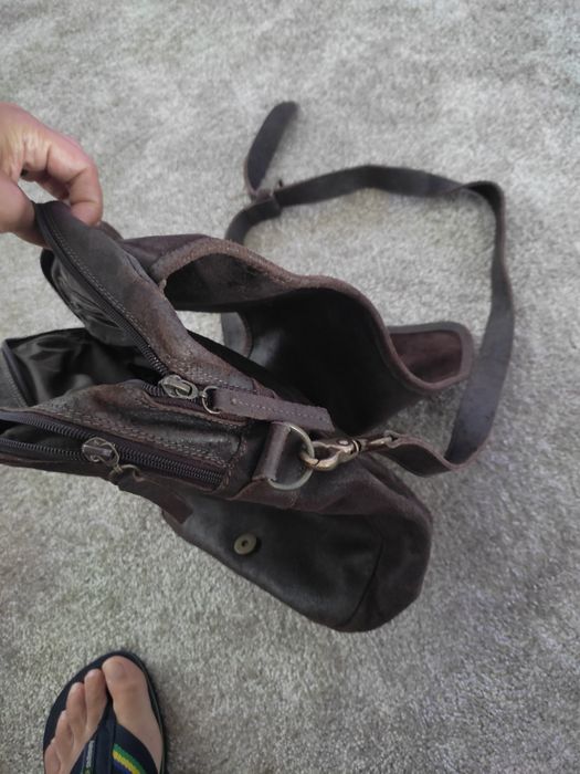 Bolsa tiracolo unisexo em pele