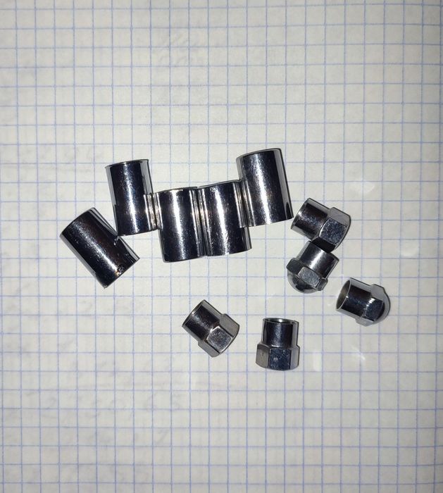 Колпачки на колеса.