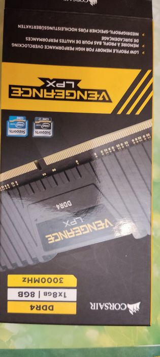 Планка памяти Corsair DDR4 8gb 3000 MHz