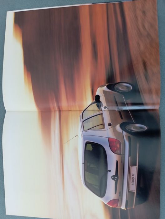 Catálogo Mazda 121