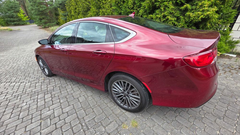 Chrysler 200