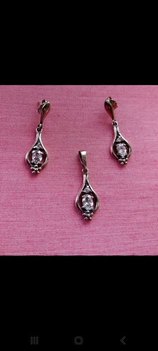 Komplet wisiorek i kolczyki