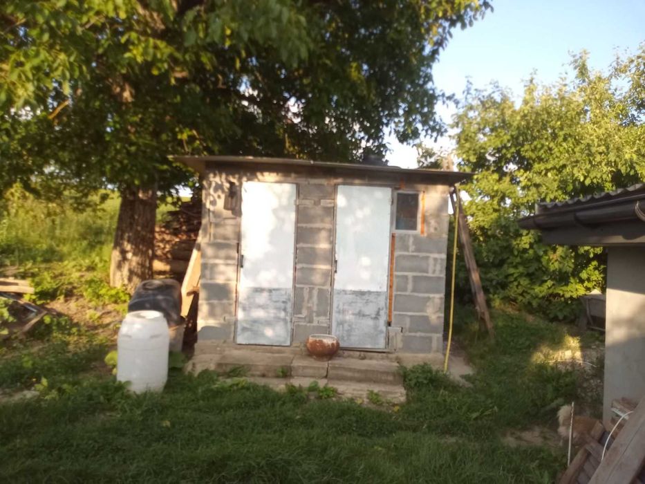 Будинок-господарство з пасікою в Кам'янець-Подільському р-ні