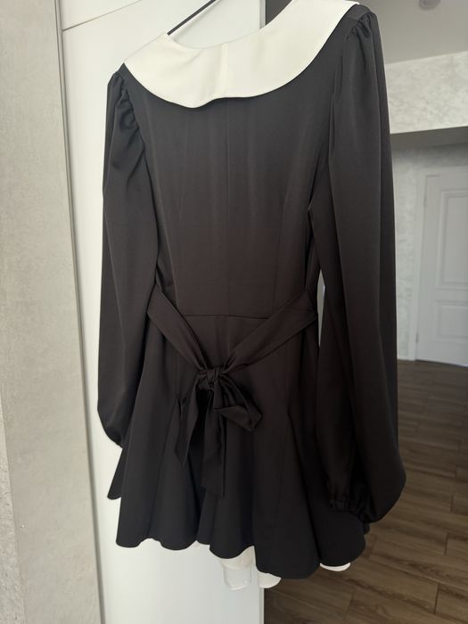 Сукня чорна, міні