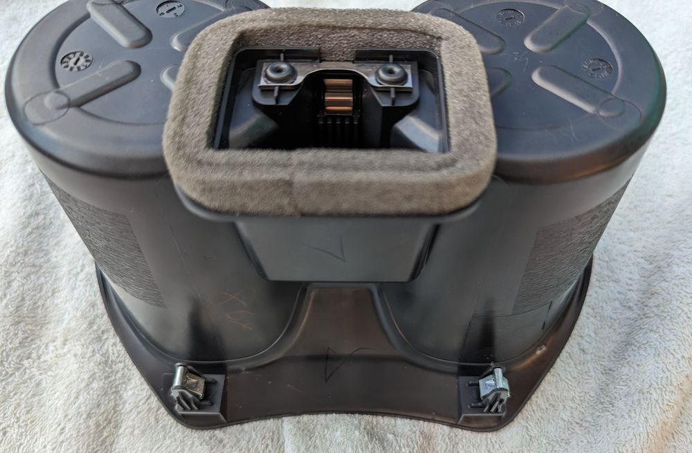 Підстаканник для Nissan X-trail T32, Rogue T32, Qashqai j11. Оригінал.