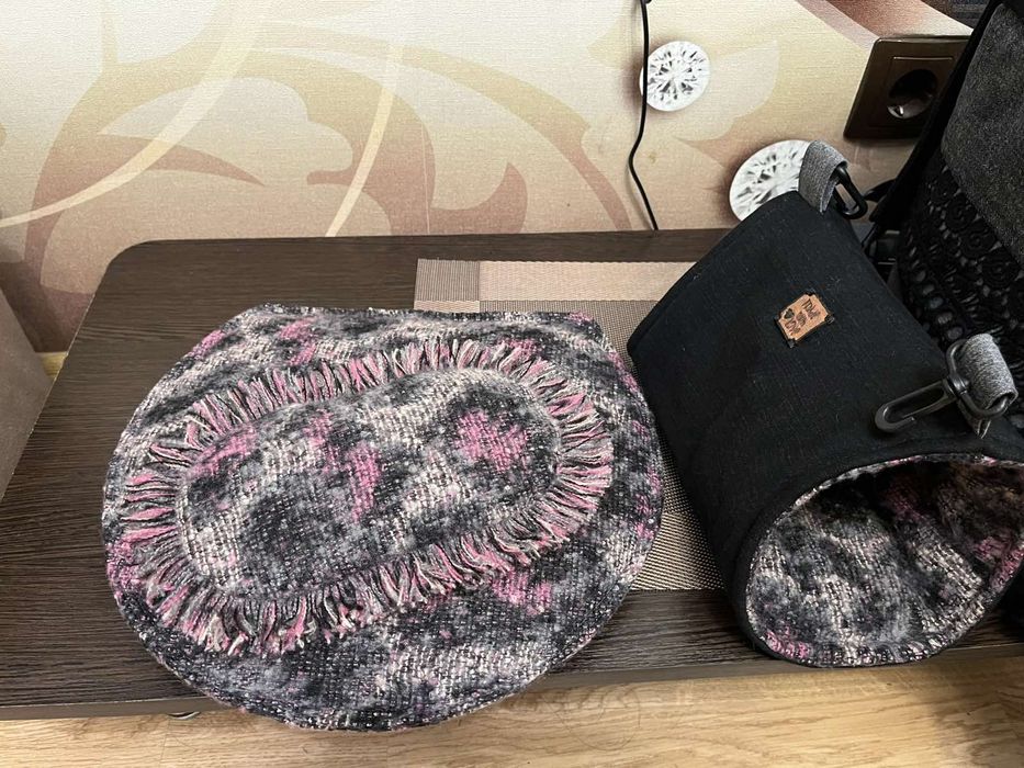 Переноска, рюкзак, лежанка.