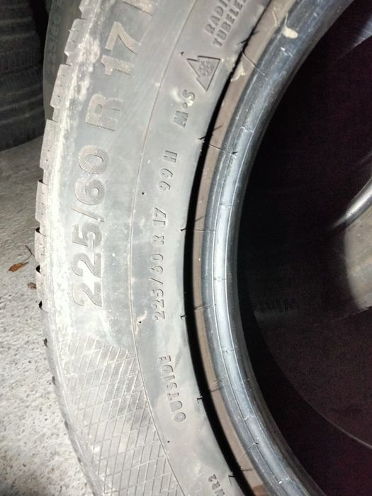 225 60R17 Continental
