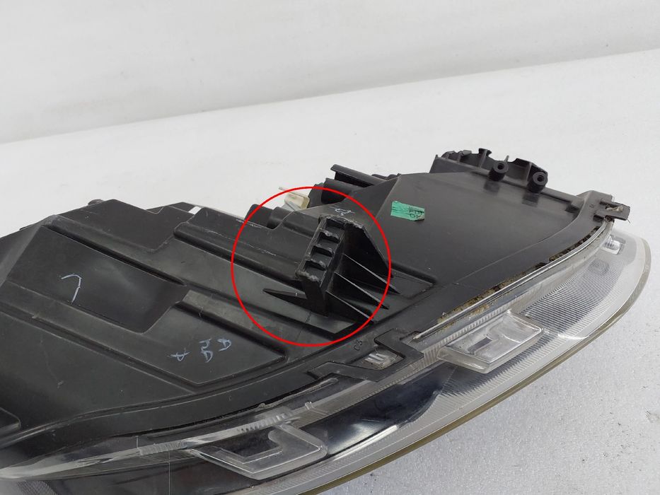 Ótica / farol esquerda FORD Ka+