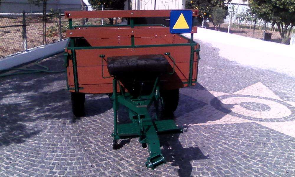 Atrelado Reboque caixa 5 velocidades