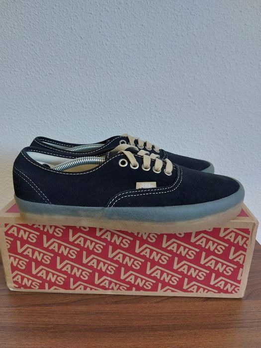 Vans Authentic 40 pretos novos sem etiqueta,  caixa original.