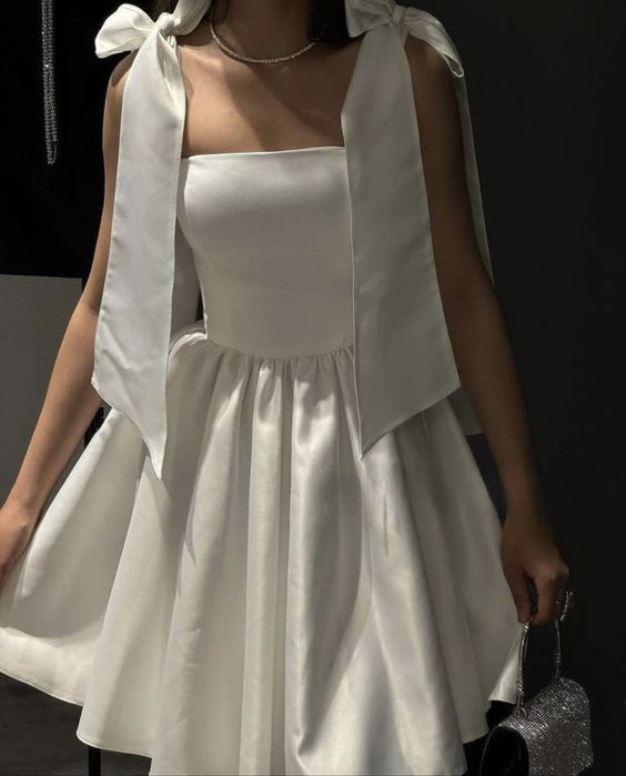 Молочна,святкова сукня з шнурівкою