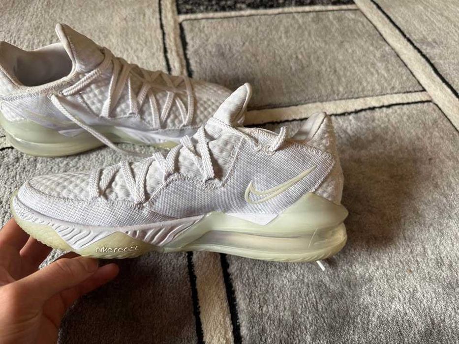 Buty do koszykówki Lebron 17