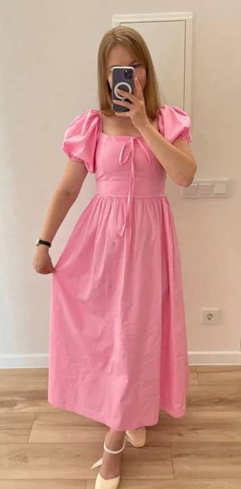 Рожева сукня максі