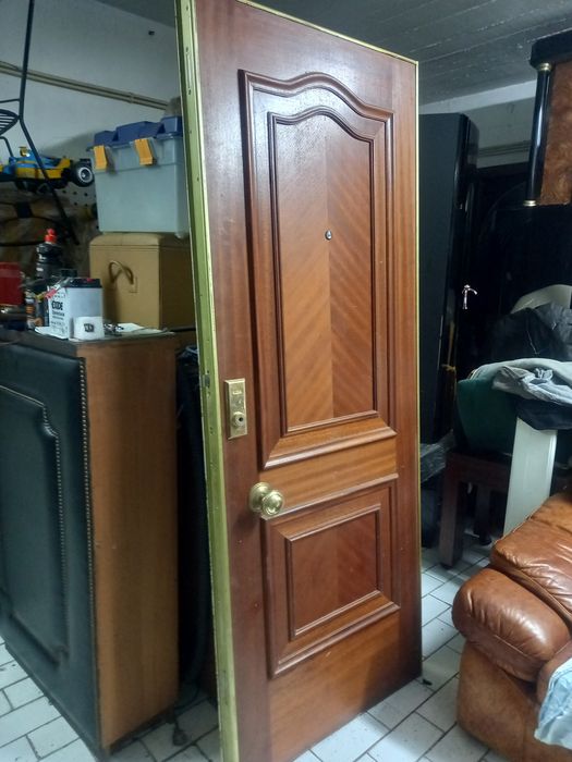 Pedra de cozinha e porta blindado
