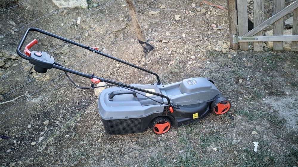 Corta Relvas elétrico 1400w