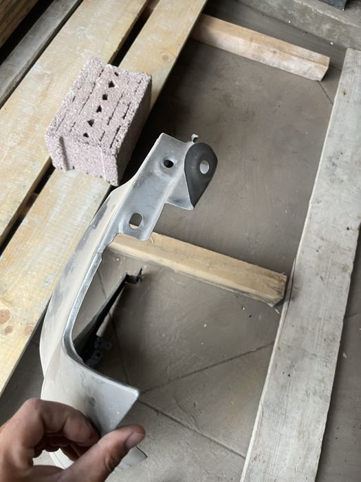 Guarda lamas esq audi a4 b7