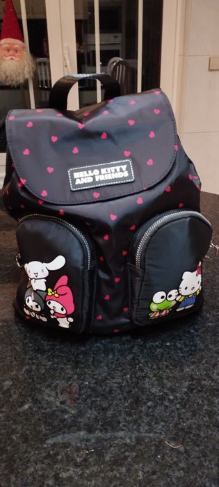 Mochila nova . Com bolsos
