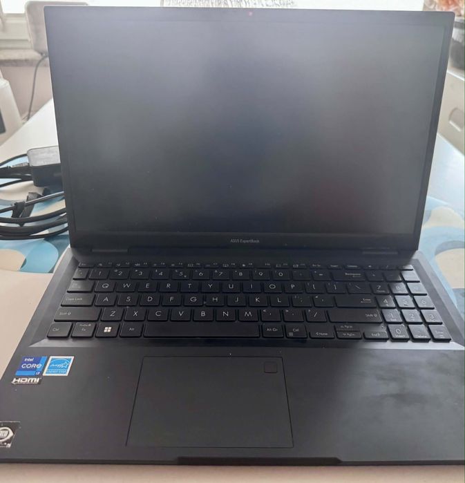 Laptop Asus z oryginalną ładowarką DELL
