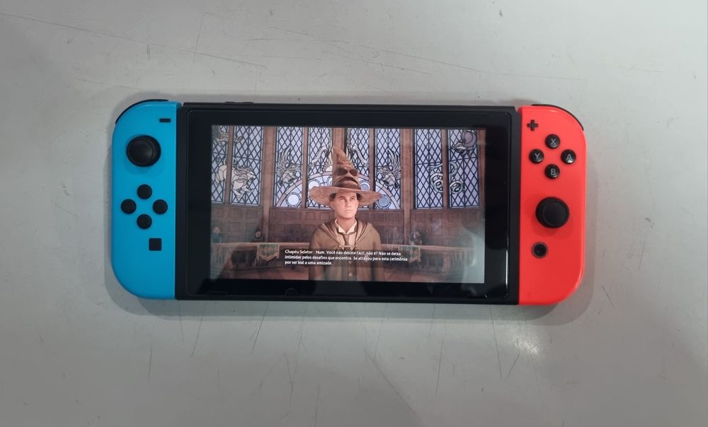 Nintendo Switch V1 + Jogo Hogwarts Legacy