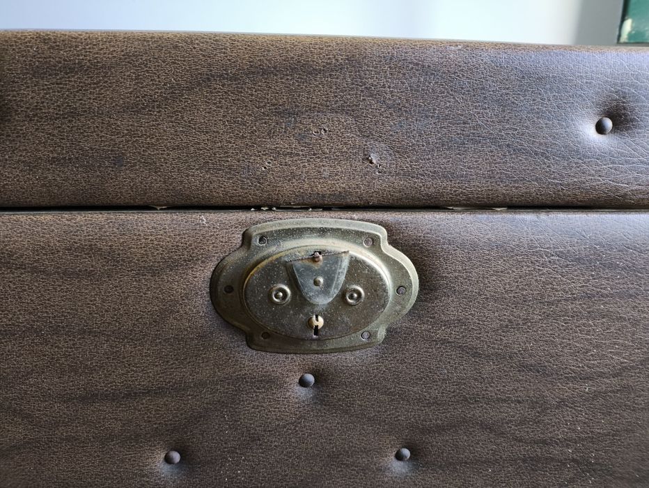 Baú de Armazenamento Antigo