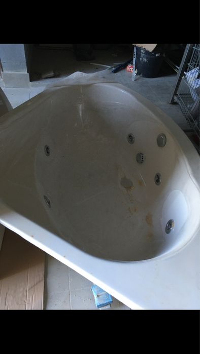 BaciaLavat+BaseDuche90X75X10+BanheiraCantoHidromassag.NOVOSdesde 45 €.