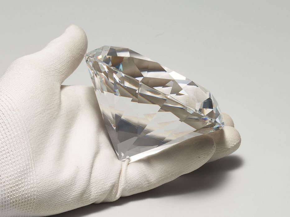 Pesa papeis grande em forma de diamante em vidro