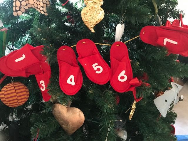 NATAL Calendário de advento. Grinalda. Pai natal. Enfeites