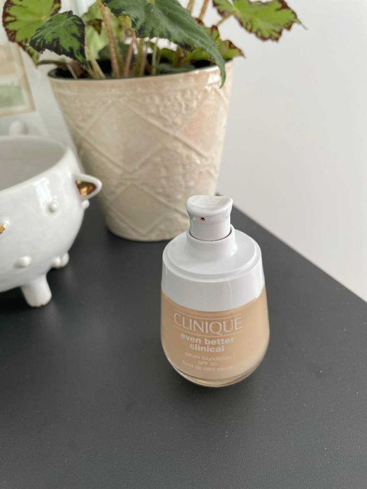 Тональна основа тональний крем Сlinique Even Better WN 01 flax