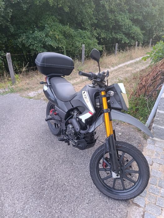 Kewway tx 125 sm + top case