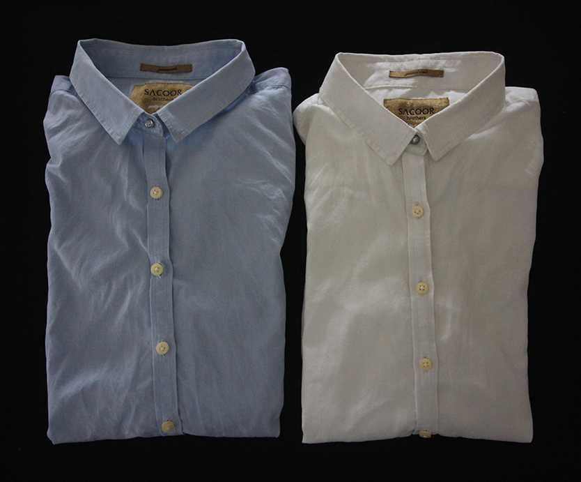 Conjunto de 2 camisas, branca e azul clara, da Sacoor