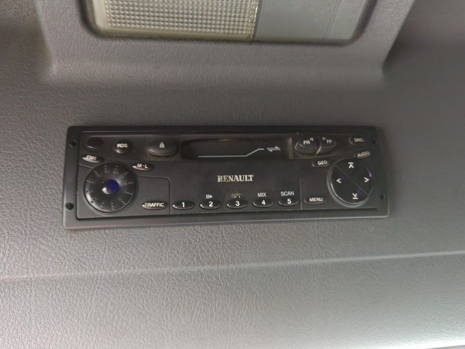 Radio renault midlum