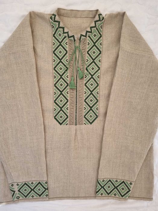 Чоловіча вишиванка ручної роботи