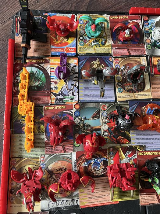 Колекція Bakugan, карти, арена та кейс