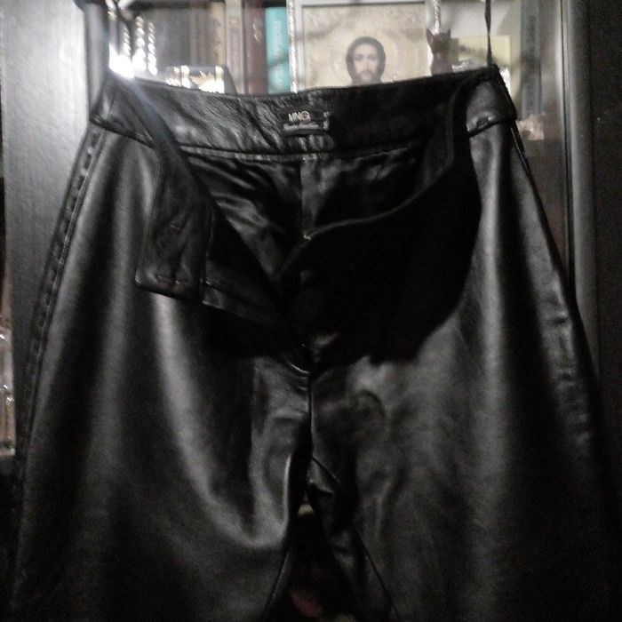 Продаются кожаные штаны.