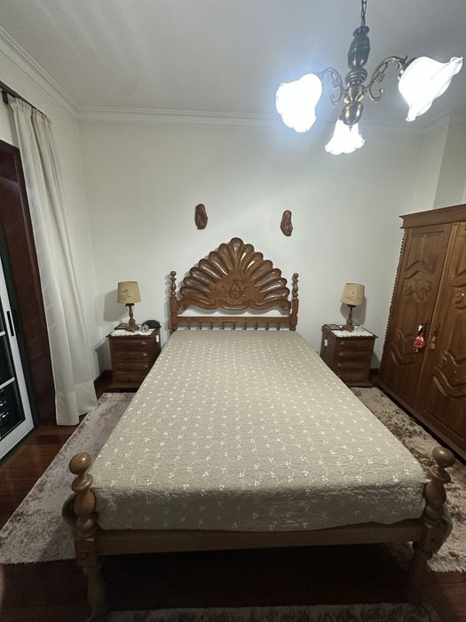 Quarto completo em madeira maciça de castanho