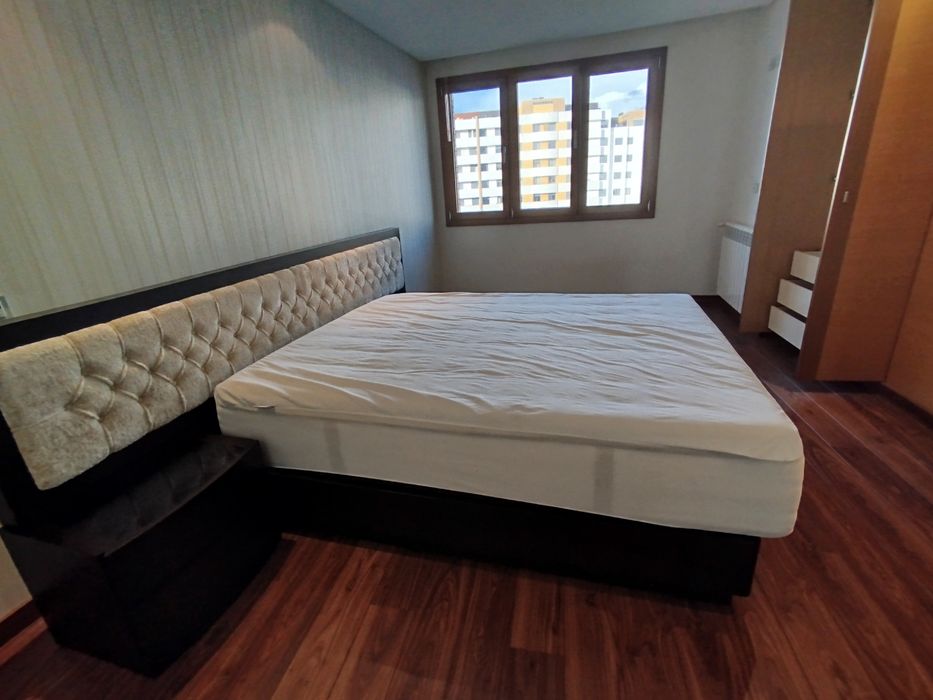 Cama de casal de madeira escura excelente estado