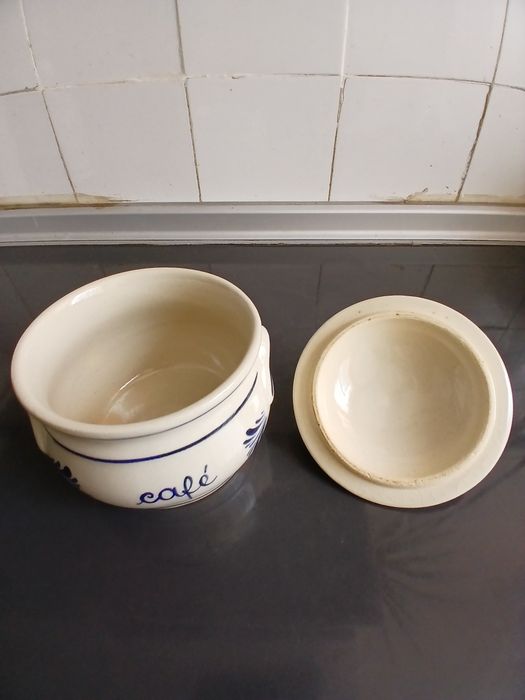 Portuguese Ceramic Jars444404806798561283