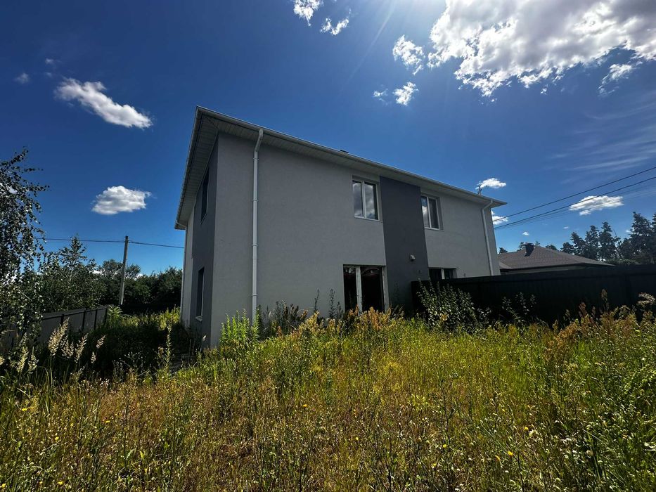 Дуплекс з великою ділянкою в Бучі