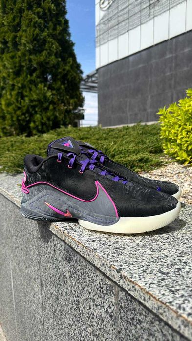 Nike LeBron XXII "Blacklight" [EUR 42, 42.5, 47.5] NEW