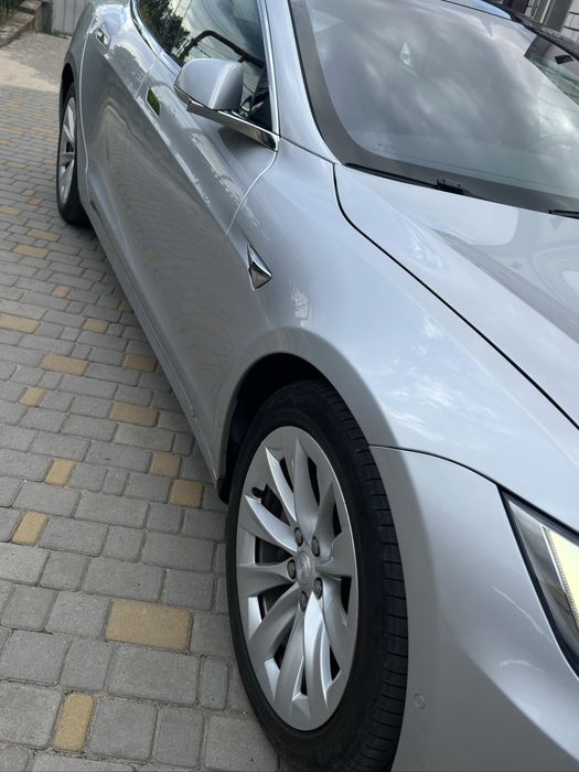 Продам Tesla S 2017