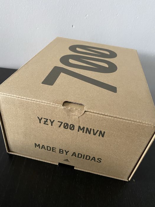 Yeezy 700 r. 40 2/3