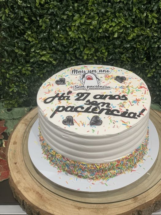 Os melhores Bolos por encomenda .Tesla Model 3 de 2024 com motorista