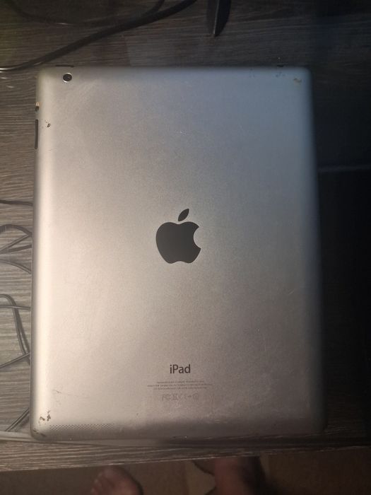 4 планшета IPad, Samsung