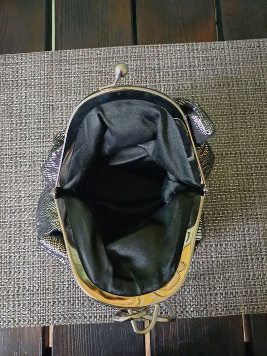 Продам  женские сумочки ,барсетку  вечернее платье